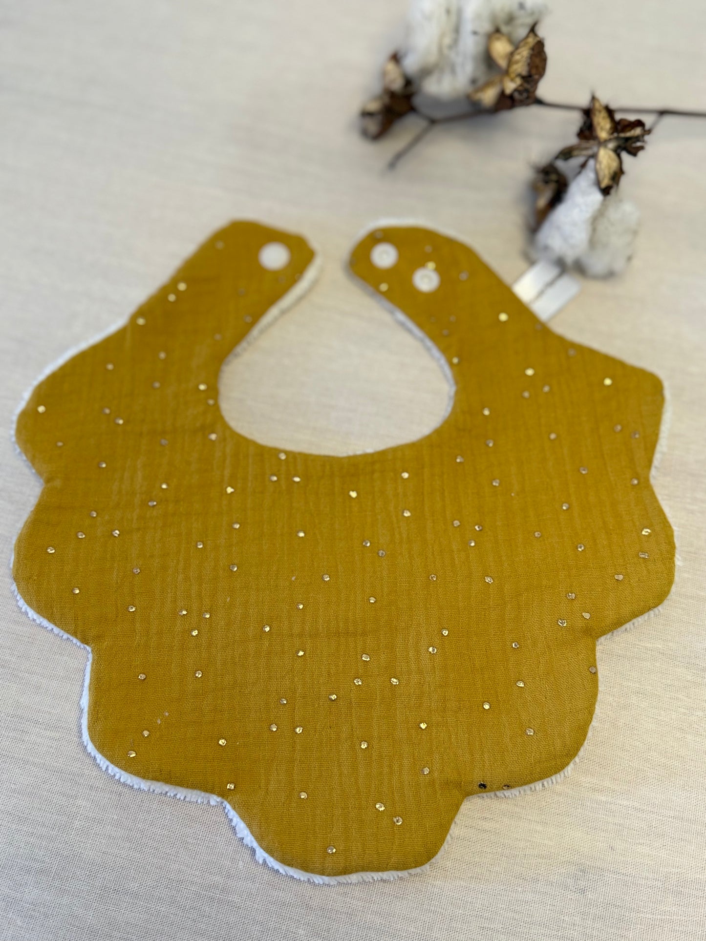 Bavoir fleur en double gaze